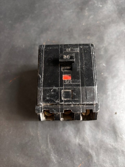 Used SQUARE D QOB330 CIRCUIT BREAKER ($16 OBO)