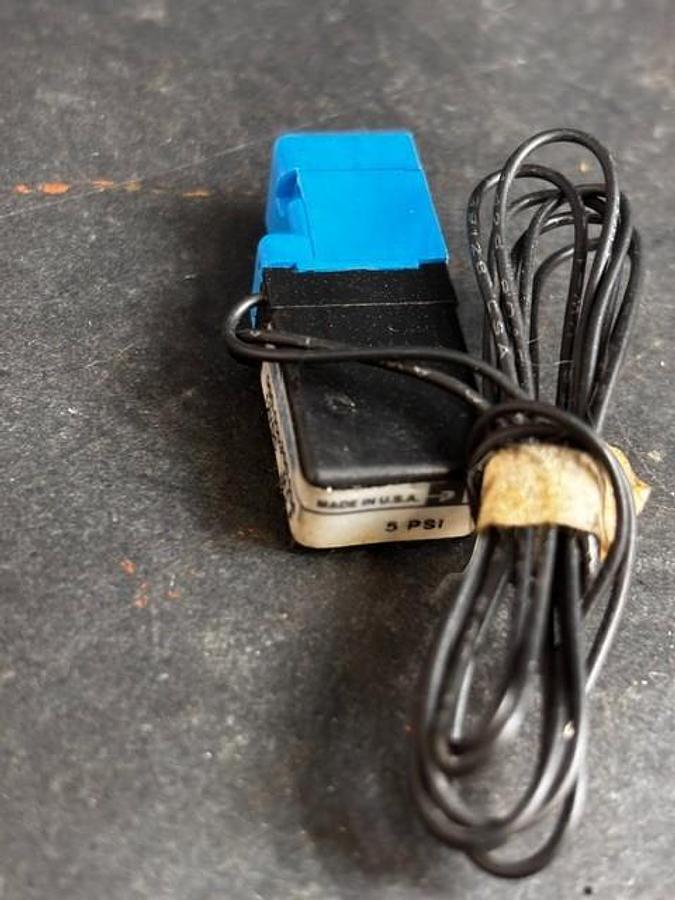 Used PNEUTRONICS 990-000300-004 SOLENOID VALVE ($6 OBO)