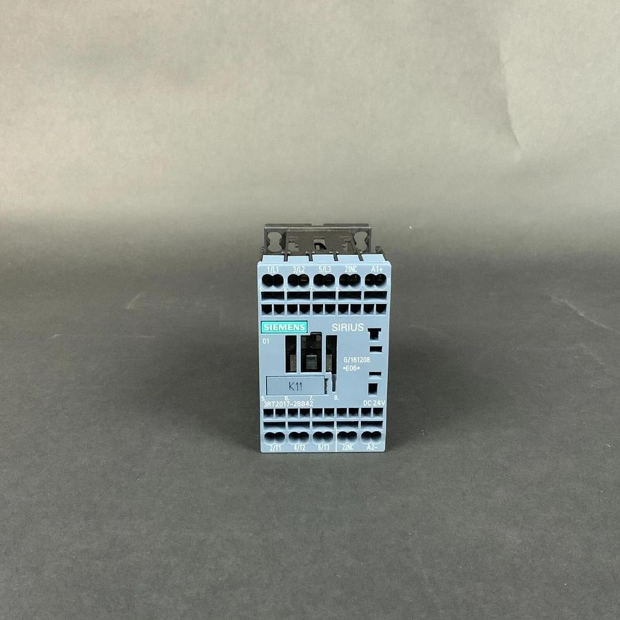 SIEMENS 3RT2017-2BB42 CONTACTOR ($26 OBO)