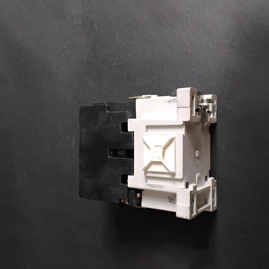 Used SPRECHER+SCHUH CA3-9-10 INDUSTRIAL CONTACTOR ($40 OBO)