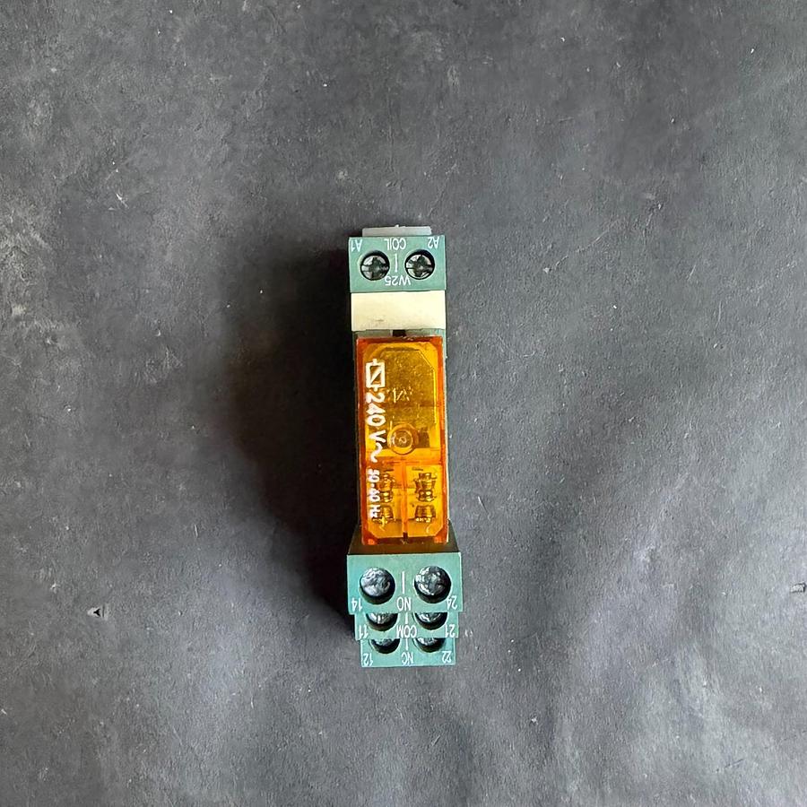 Used FINDER TYPE 40.52 RELAY W/ 95.75 SOCKET ($20 OBO)