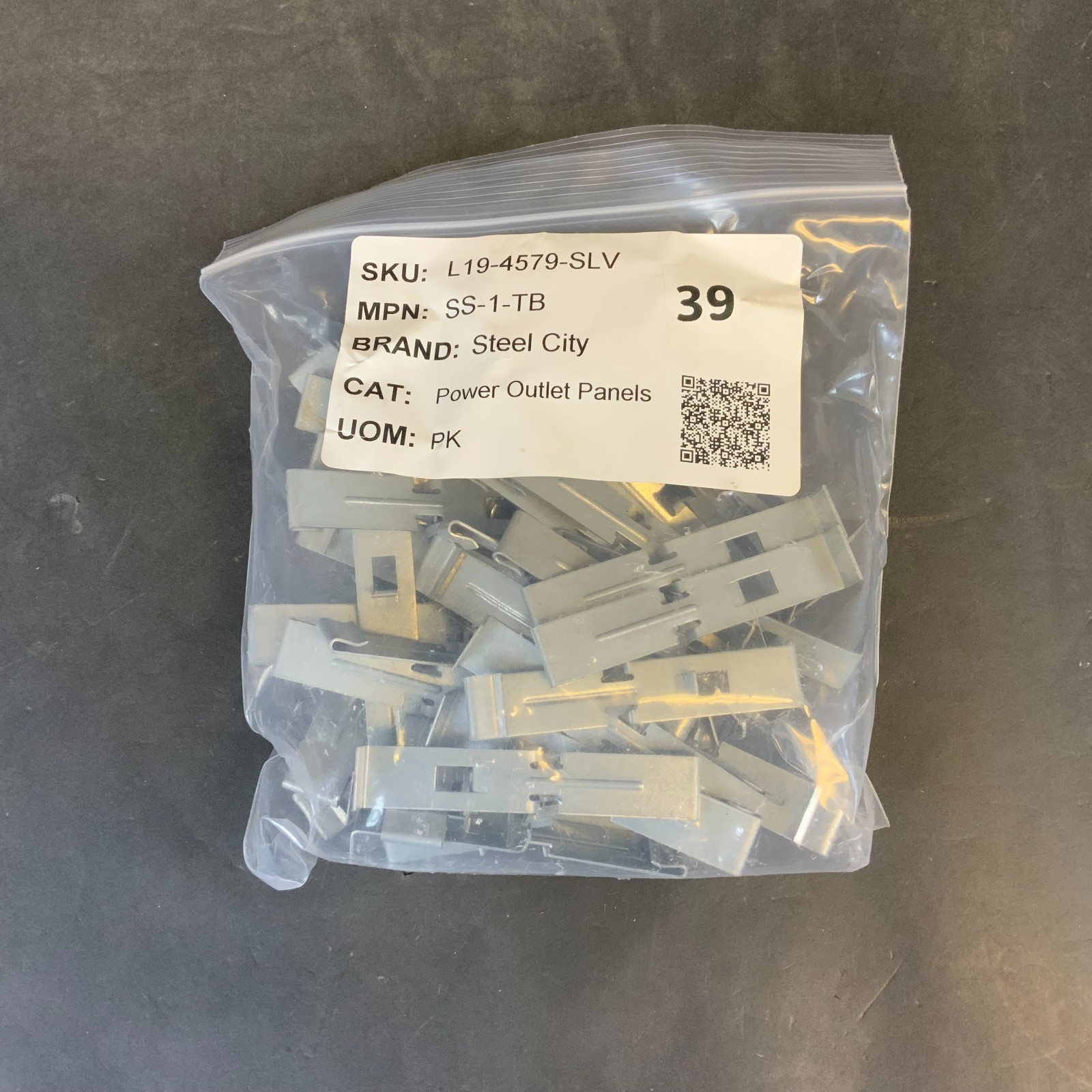 Used STEEL CITY SS-1-TB SUPPORT BRACKET - SET OF 39 ($20 OBO)
