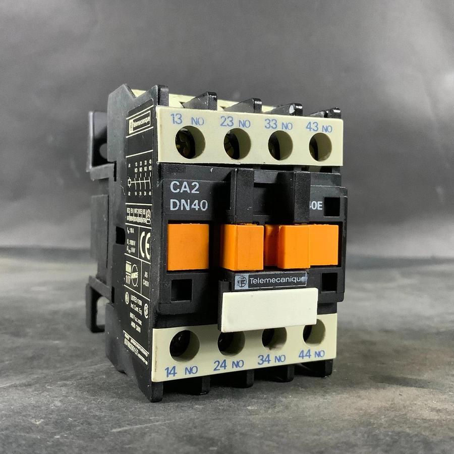 Used TELEMECANIQUE CA2DN40 CONTROL RELAY ($25 OBO)