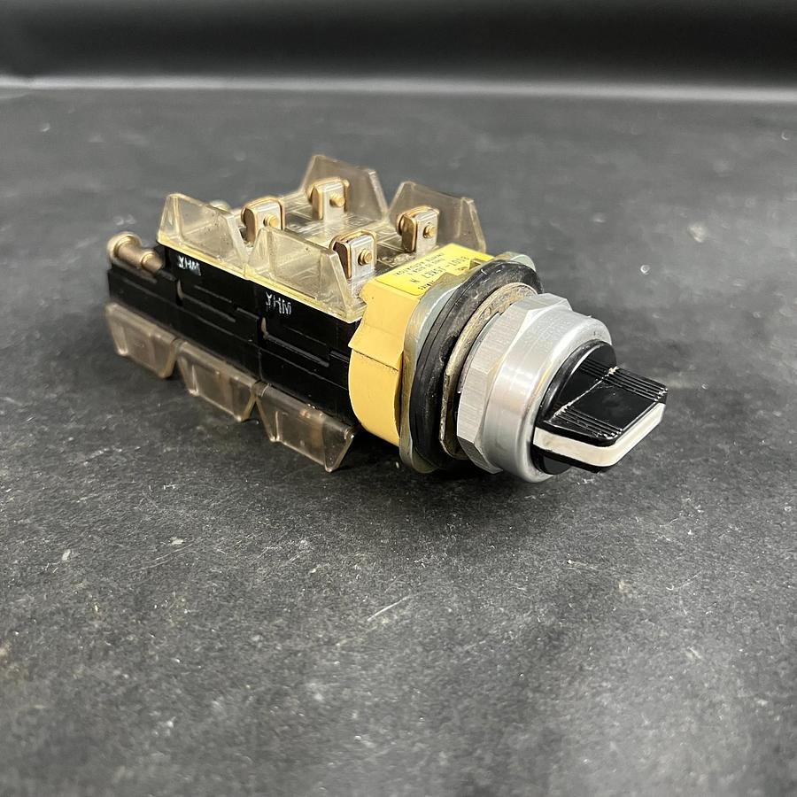 Used ALLEN BRADLEY 800T-J5KE7 SER N SELECTOR SWITCH ($35 OBO)