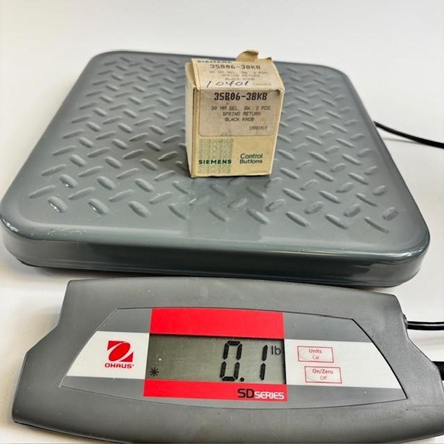 Used SIEMENS 3SB06-3BKB SELECTOR SWITCH