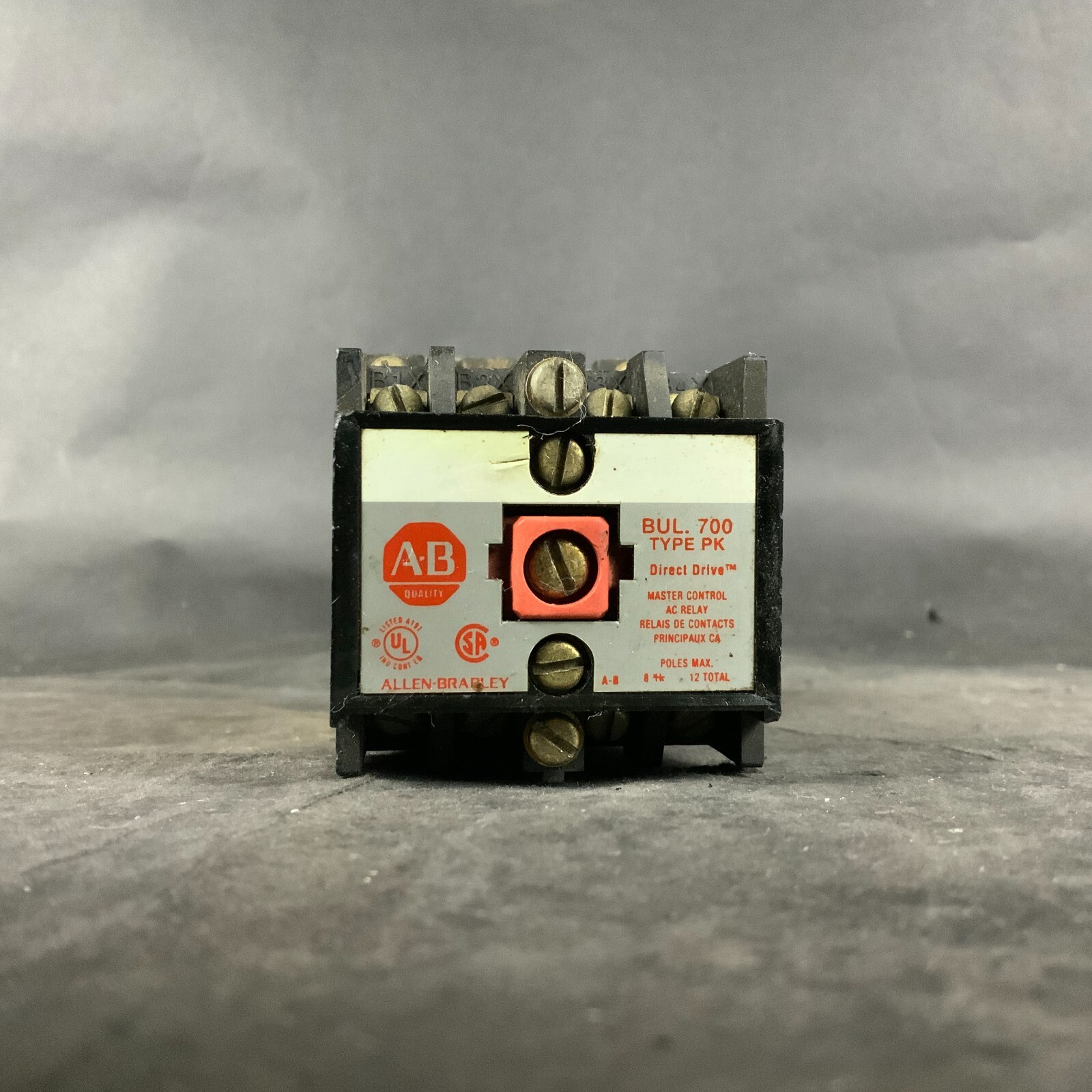 Used ALLEN BRADLEY 700DC-PK200Z24 W/ 700-PB40 AUX ($75 OBO)