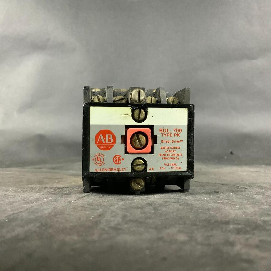 Used ALLEN BRADLEY 700DC-PK200Z24 W/ 700-PB40 AUX ($75 OBO)