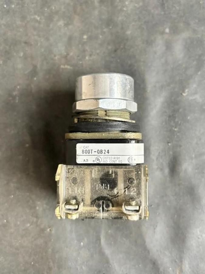 Used ALLEN BRADLEY 800T-QB24 SERIES T PUSHBUTTON CONTACT BLOCK