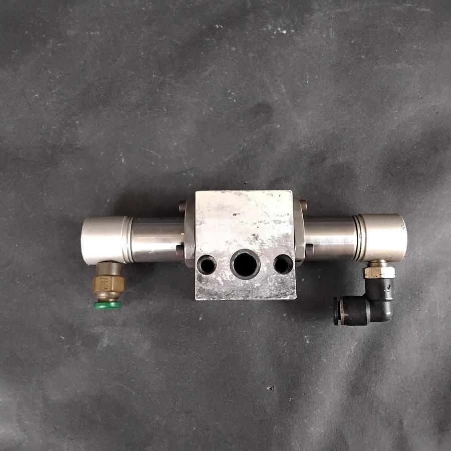 Used BIMBA PT-D17090-C1 PNEU-TURN ROTARY ACTUATOR ($45 OBO)