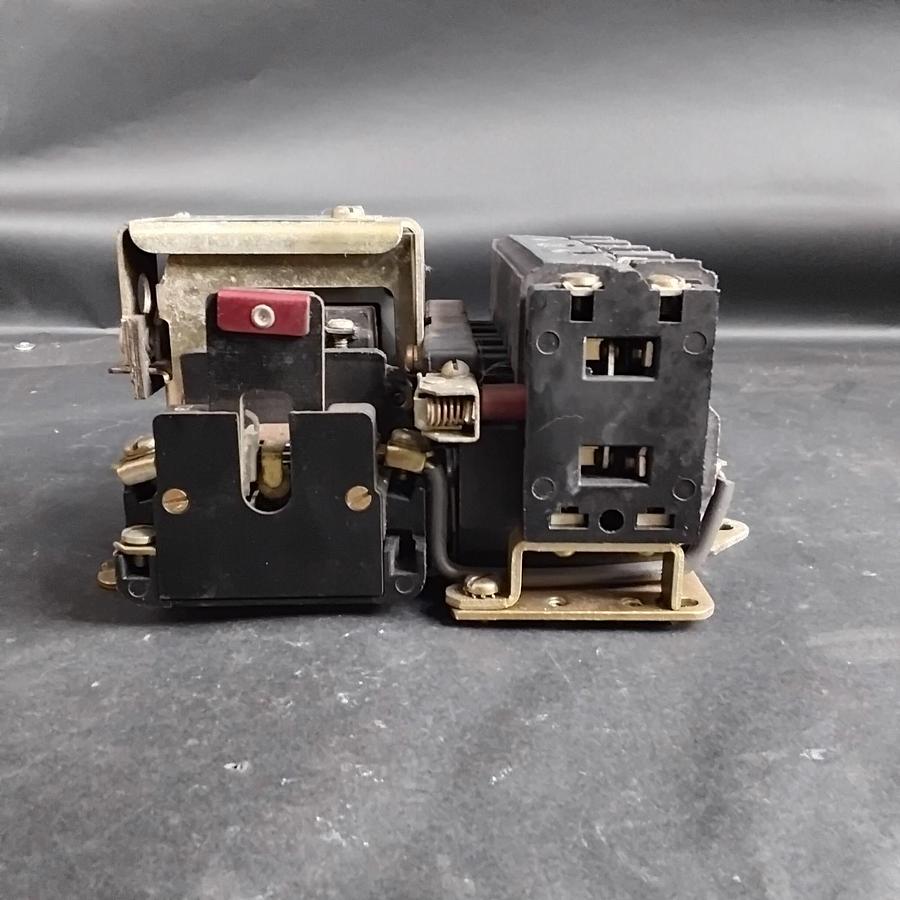 Used SQUARE D 8536 TYPE C0-3 MOTOR STARTER ($40 OBO)