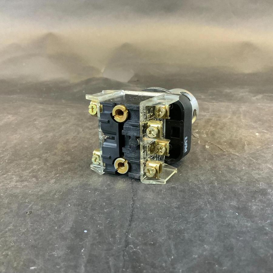 Used ALLEN BRADLEY 800T-QA10 GREEN PUSHBUTTON ($15 OBO)