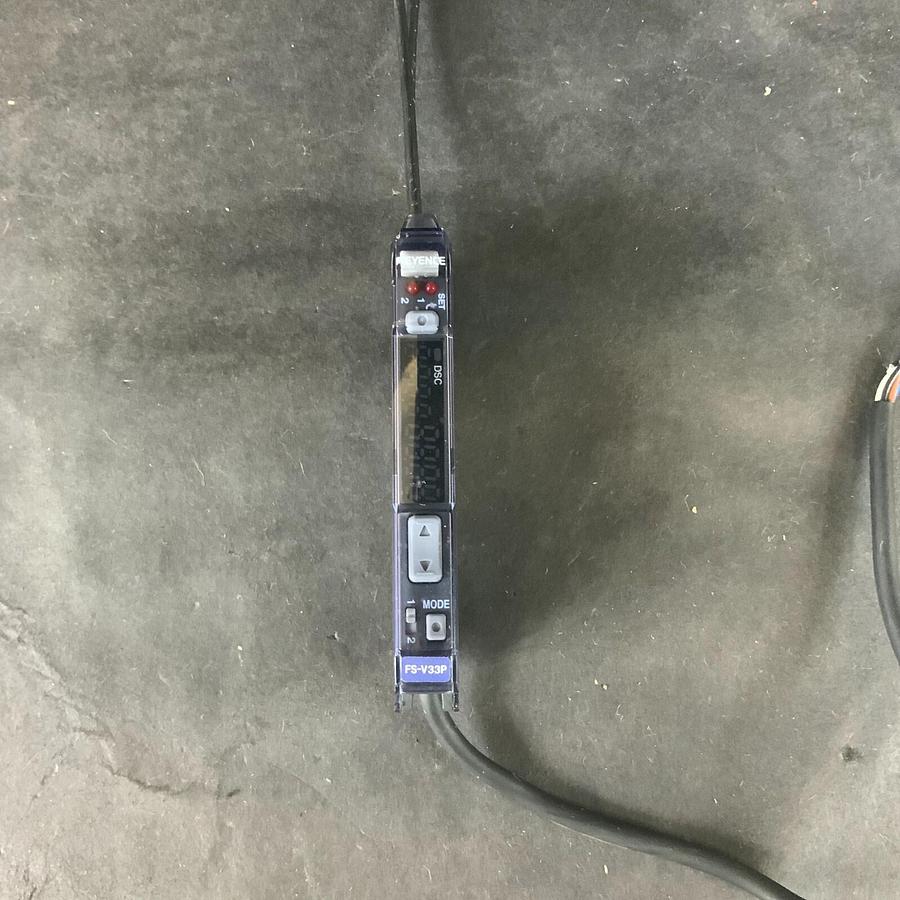 Used KEYENCE FS-V33P FIBER AMPLIFIER ($15 OBO)
