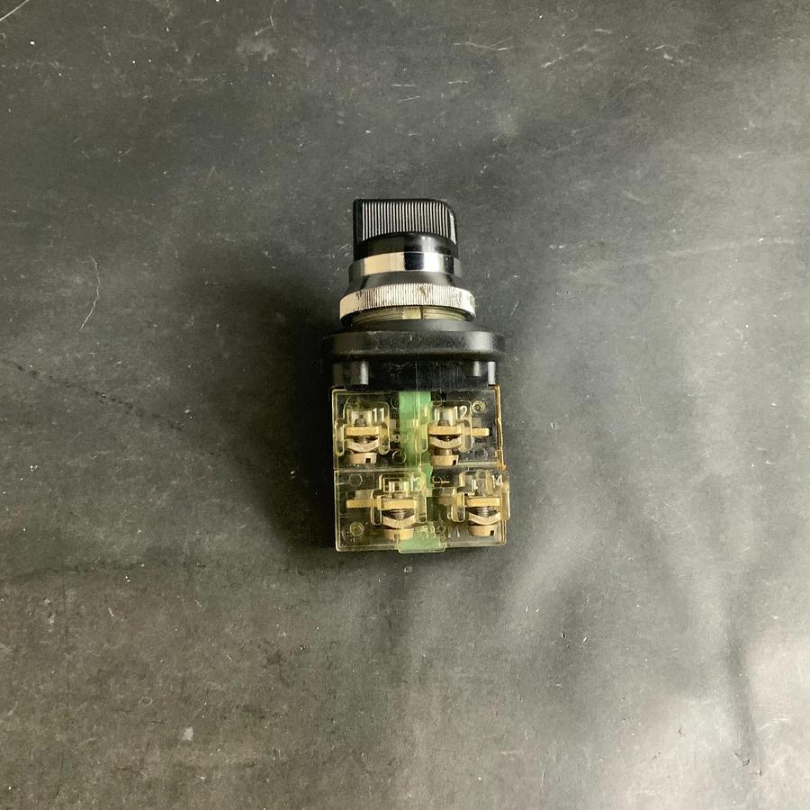 Used TELEMECANIQUE XB2M 3 POSITION SELECTOR SWITCH W/ ZB2-RA91 CONTACT ($15 OBO)