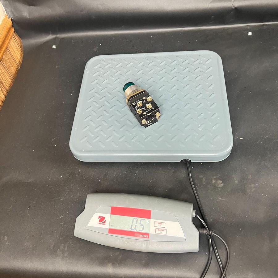 Used ALLEN BRADLEY 800T-PT16 GREEN PUSH BUTTON ($15 OBO)