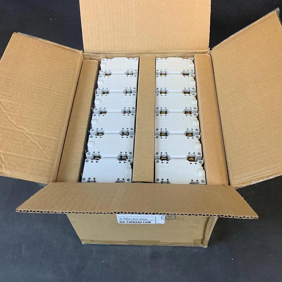 EATON DD-TWRSGF15W GFCI RECEPTACLE ($10 OBO)