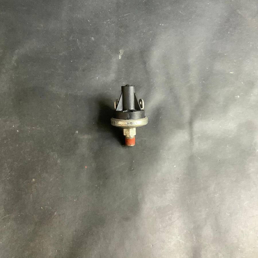 Used HONEYWELL 84479 A8584 OIL PRESSURE SWITCH ($15 OBO)