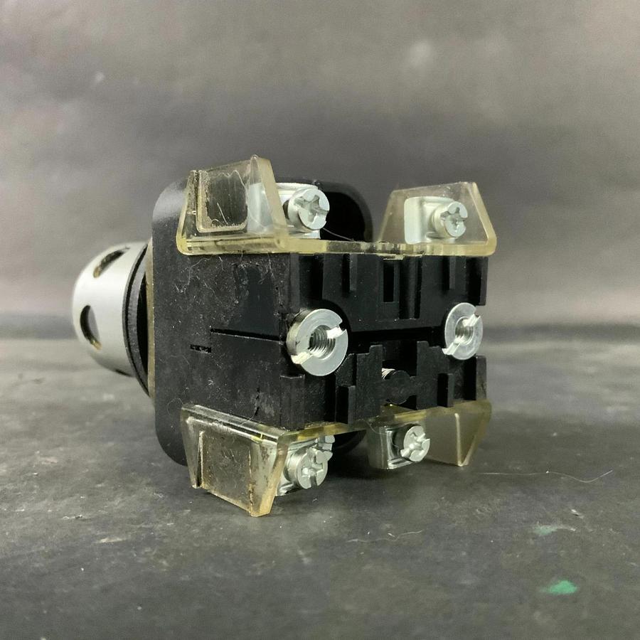 Used ALLEN BRADLEY 800T-QA10G GREEN PUSHBUTTON ($30 OBO)