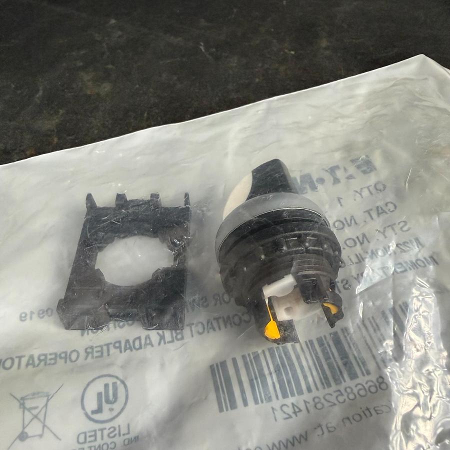 EATON M22-WK3 SELECTOR SWITCH