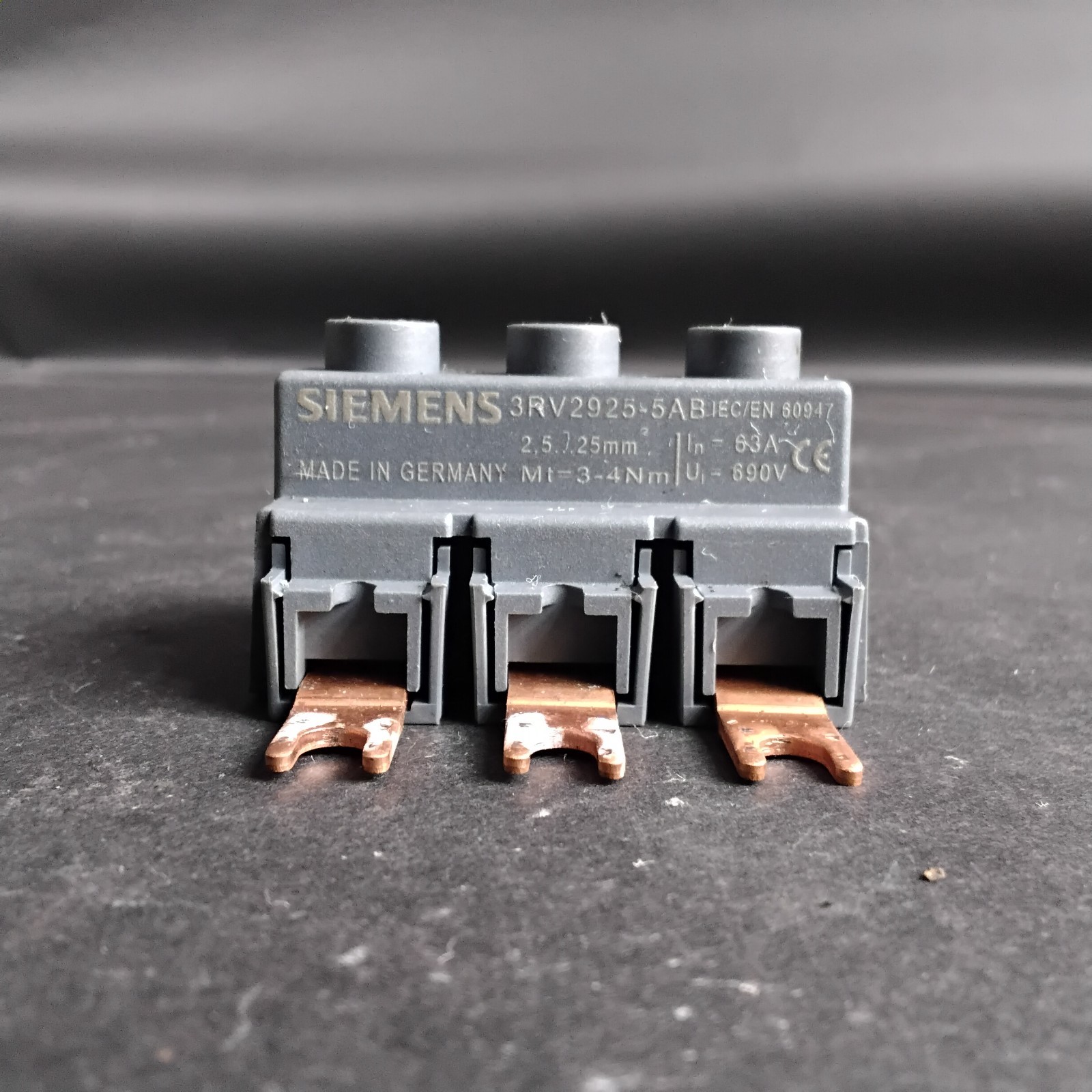 Used SIEMENS 3RV2925-5AB SUPPLY TERMINAL ($10 OBO)