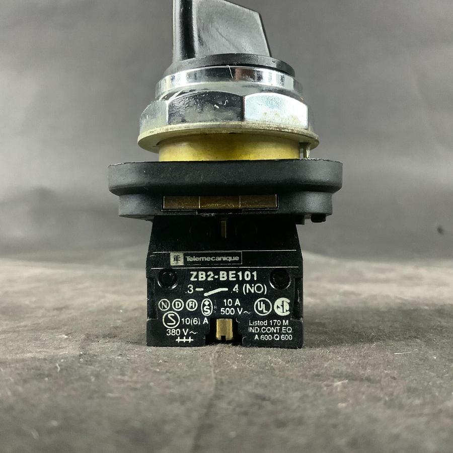 Used TELEMECANIQUE ZB2BE101 CONTACT W/ ROTARY SELECTOR ($15 OBO)