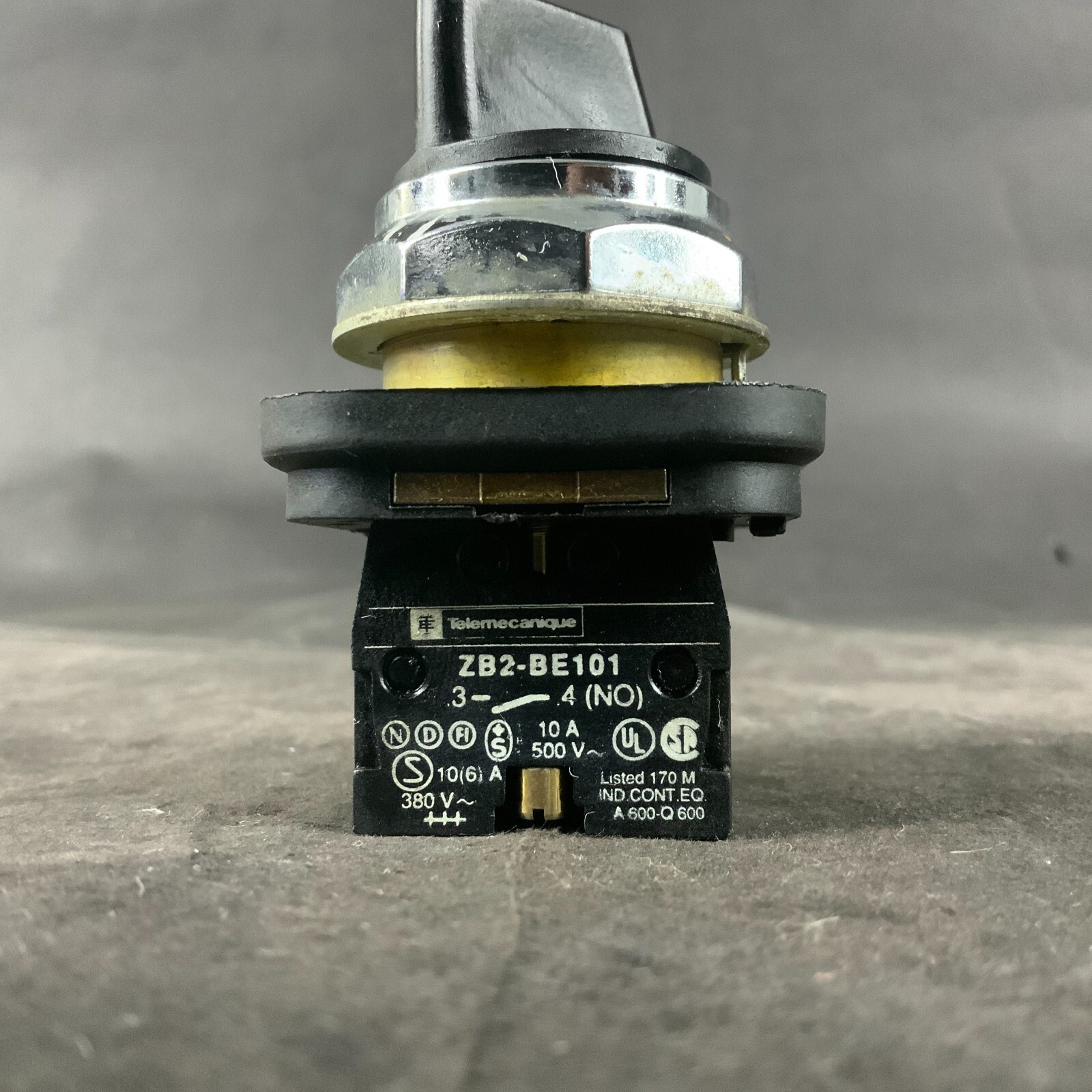 Used TELEMECANIQUE ZB2BE101 CONTACT W/ ROTARY SELECTOR ($15 OBO)