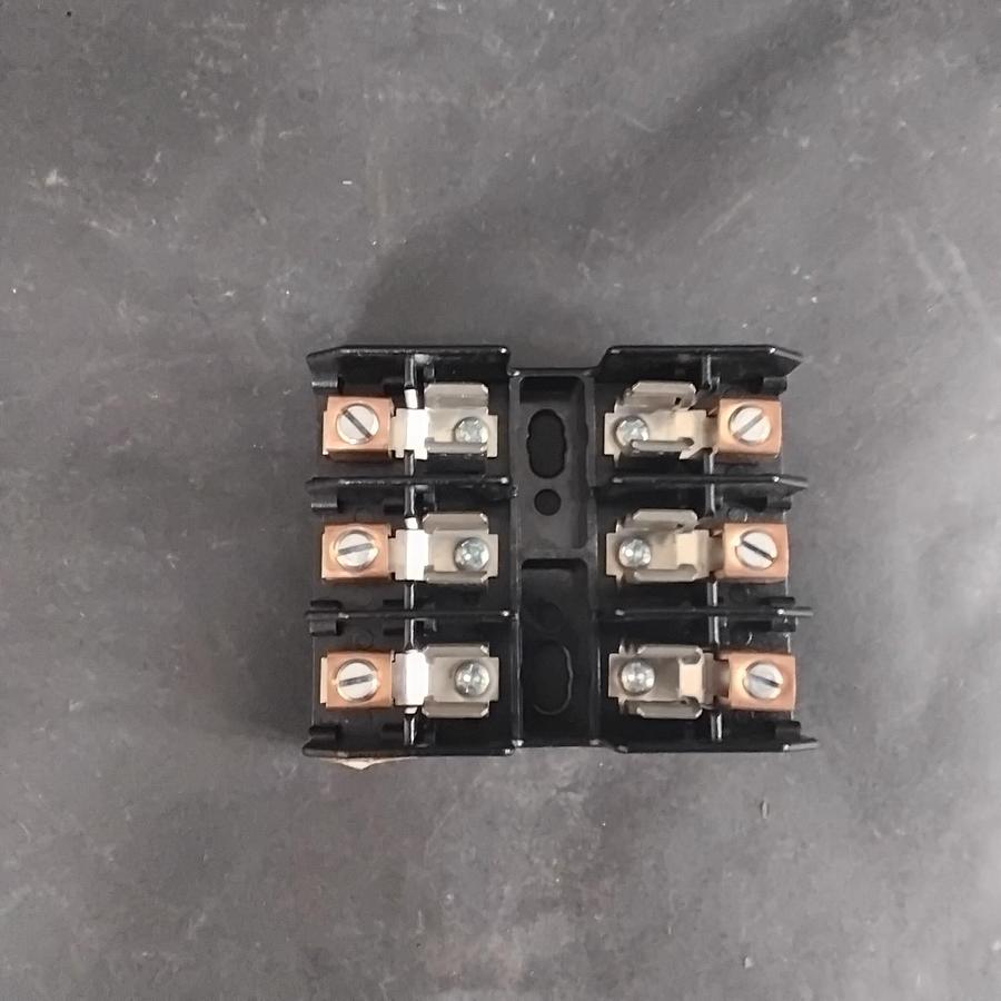 Used BUSSMANN BG3023B FUSE BLOCK ($11 OBO)