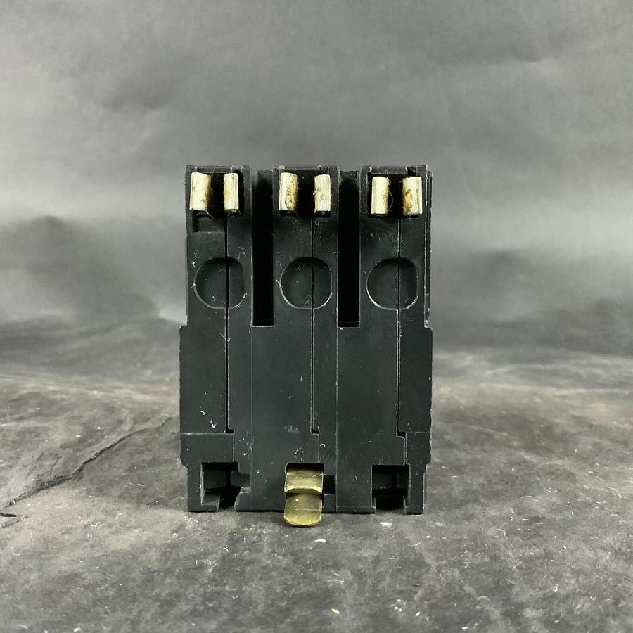 Used SQUARE D L-5663 CIRCUIT BREAKER ($20 OBO)