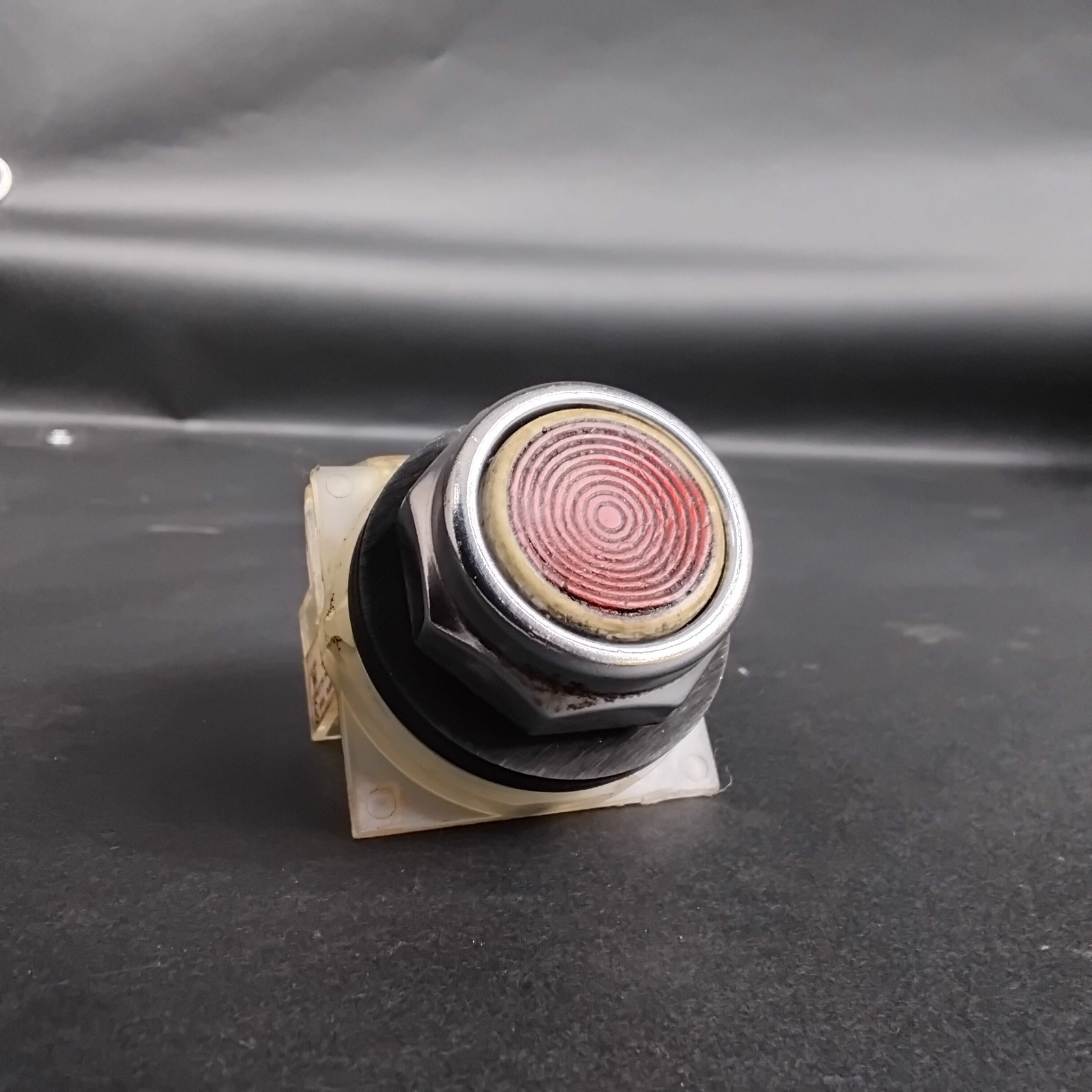 Used SQUARE D KA-3 SER H RED PUSHBUTTON ($10 OBO)