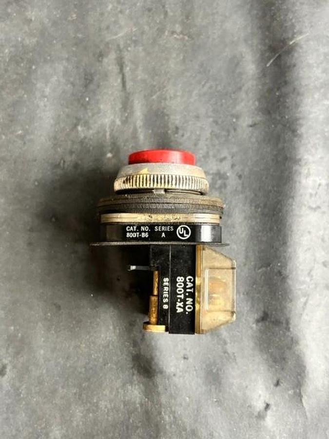 Used ALLEN BRADLEY 800T-B6 SERIES A RED PUSHBUTTON