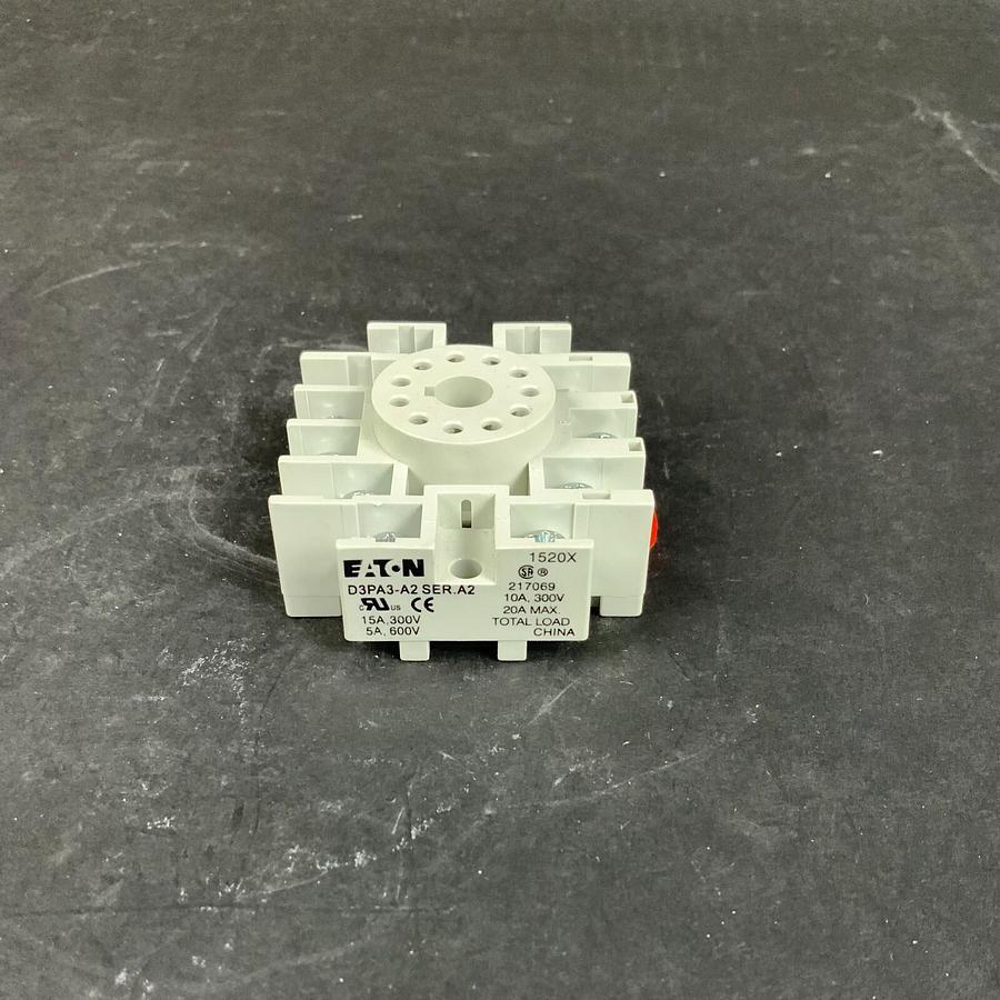 Used EATON DP3A3-A2 11 PIN RAIL RELAY SOCKET - NEW ($9 OBO)