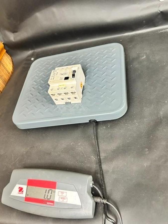Used SIEMENS 5SM1342-6 CIRCUIT BREAKER