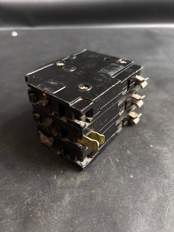 Used SQUARE D QOB330 CIRCUIT BREAKER ($16 OBO)