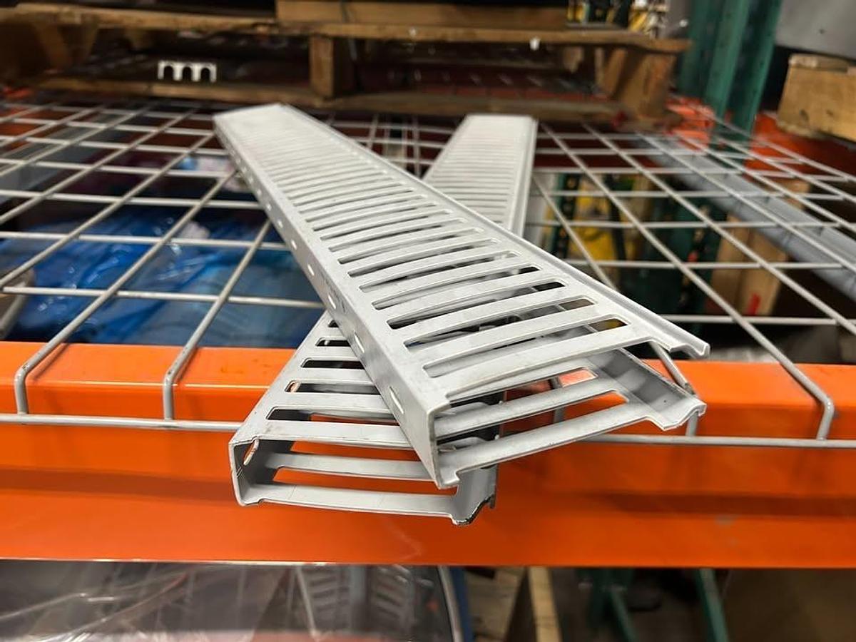 Used PANDUIT 310PVC WIRE DUCT MULTIPLE SIZES PVC WIRING DUCT INDUSTRIAL BULK LOT