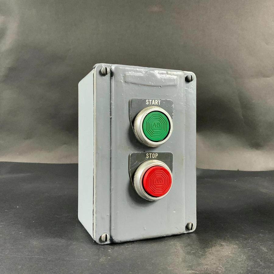 Used ALLEN BRADLEY 800T-2TA PUSHBUTTON STATION ($125 OBO)