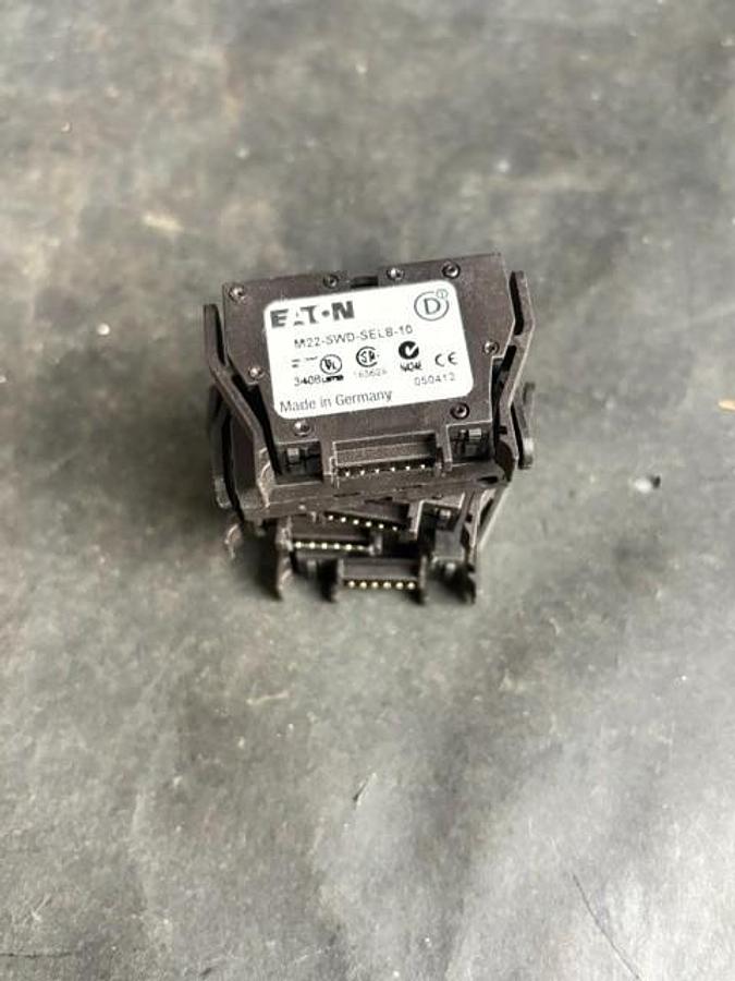 Used EATON M22-SWD-SEL8-10 EXTERNAL DEVICE PLUGS - GROUP OF 5