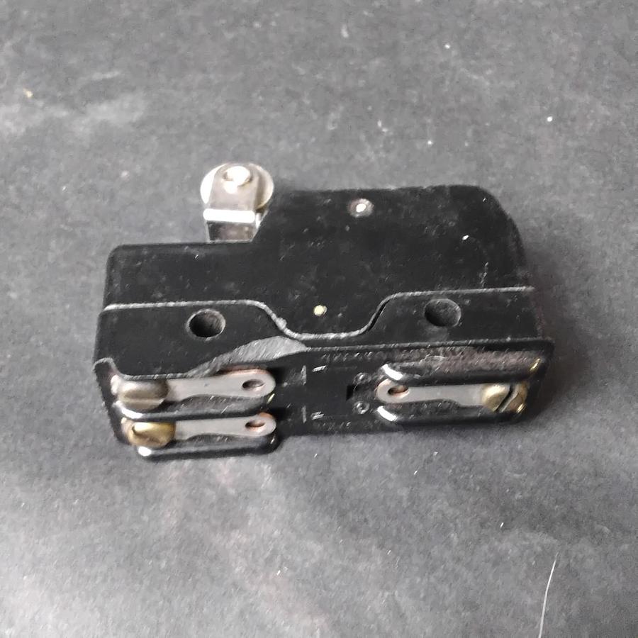 Used UNIMAX 2HBF116-1 SNAP-ACTION SWITCH ($5 OBO)