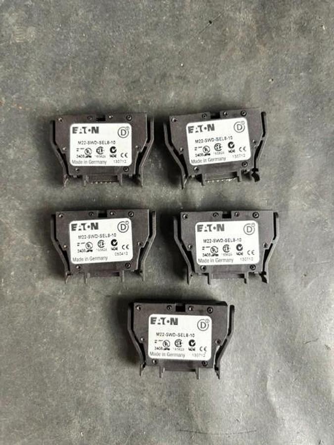 Used EATON M22-SWD-SEL8-10 EXTERNAL DEVICE PLUGS - GROUP OF 5