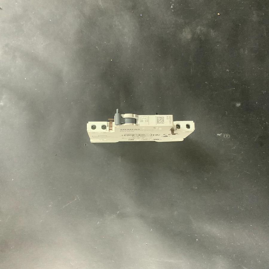Used SIEMENS 5ST3010 AUXILIARY CIRCUIT SWITCH ($10 OBO)