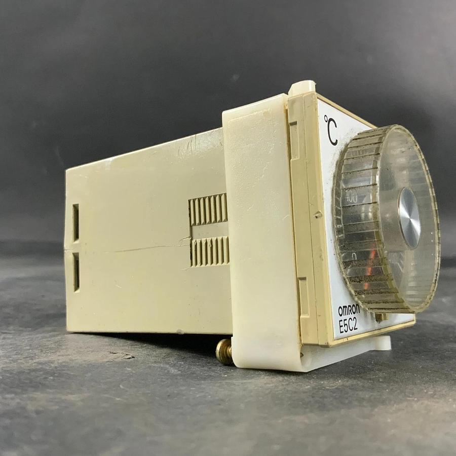 Used OMRON ESC2-R20K TEMPERATURE CONTROLLER ($25 OBO)