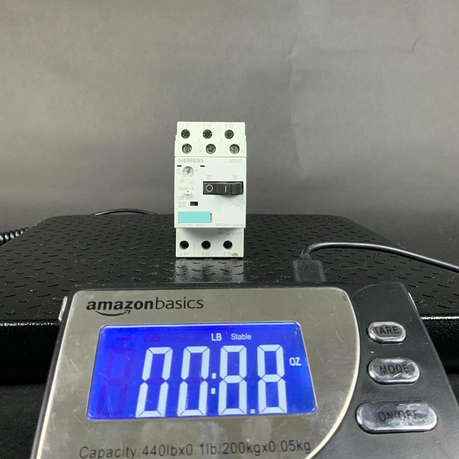 SIEMENS 3RV1011 1EA10 CIRCUIT BREAKER ($10 OBO)