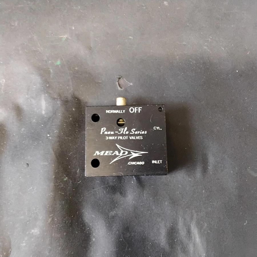 Used MEAD PNEU-FLO SERIES PILOT AIR VALVE 3-WAY ($30 OBO)