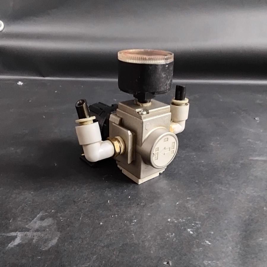Used SMC AR20-02BG PNEUMATIC REGULATOR ($22 OBO)