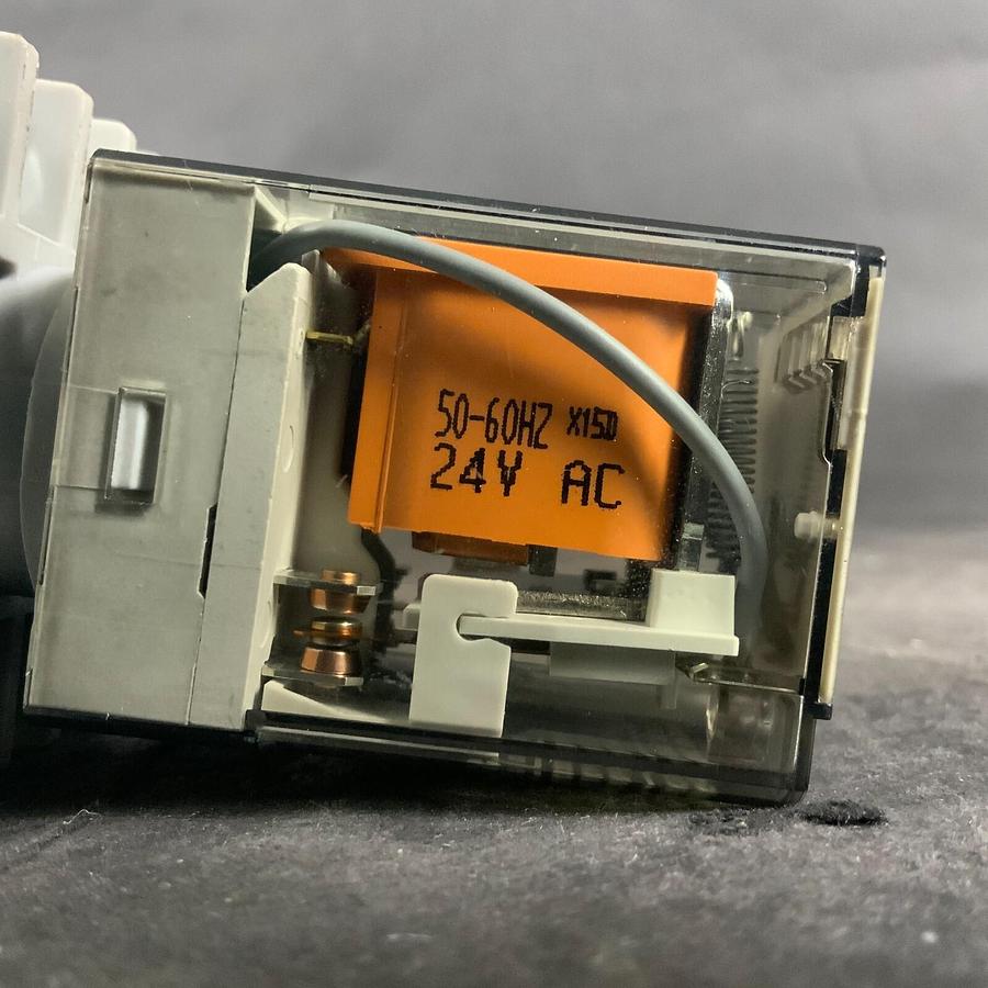 Used ALLEN BRADLEY 700-HA32A24 GENERAL PURPOSE RELAY ($17 OBO)