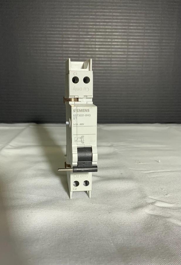 Used SIEMENS 5ST3031-0HG ($19.99/EACH OBO)