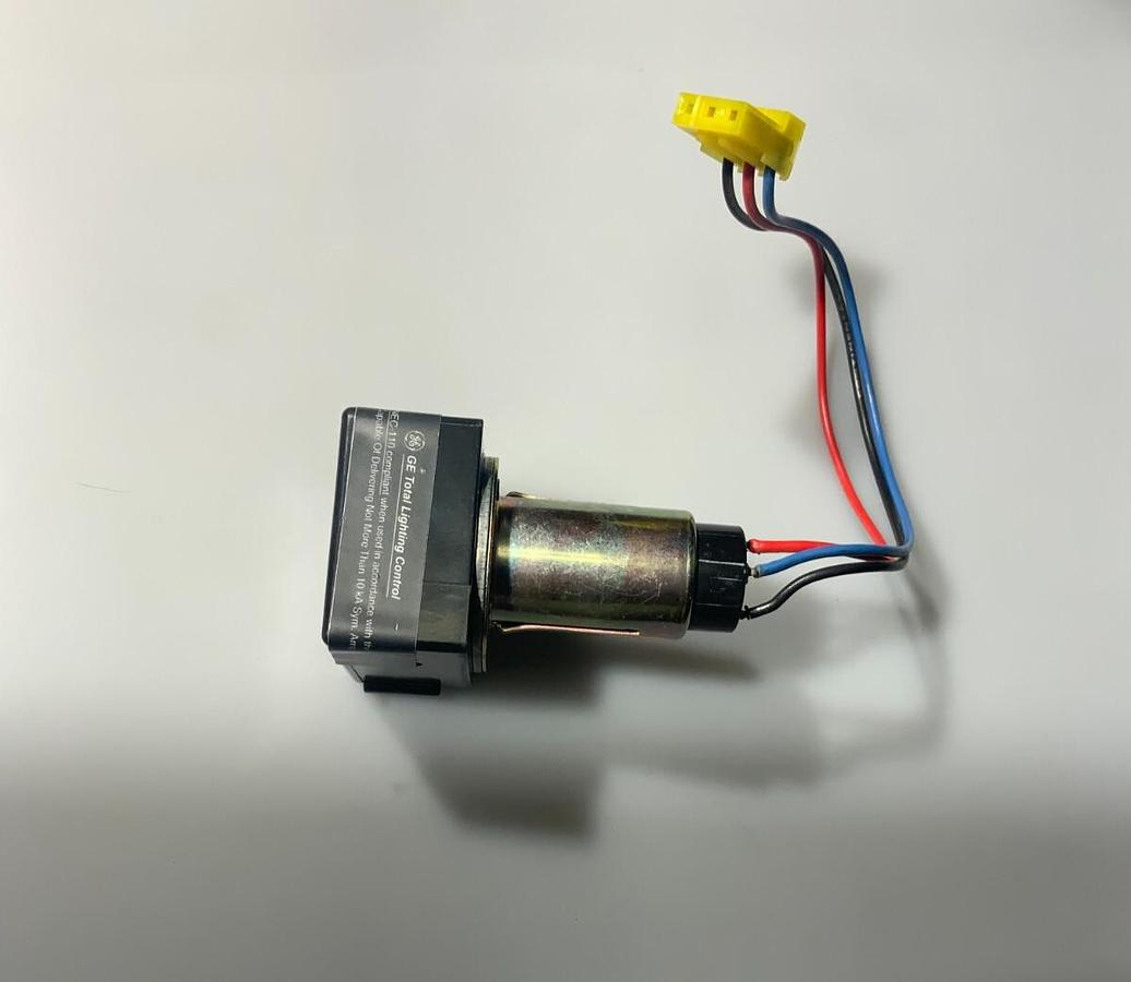 Used GENERAL ELECTRIC RR7 - TOTAL LIGHTING CONTROL RELAY