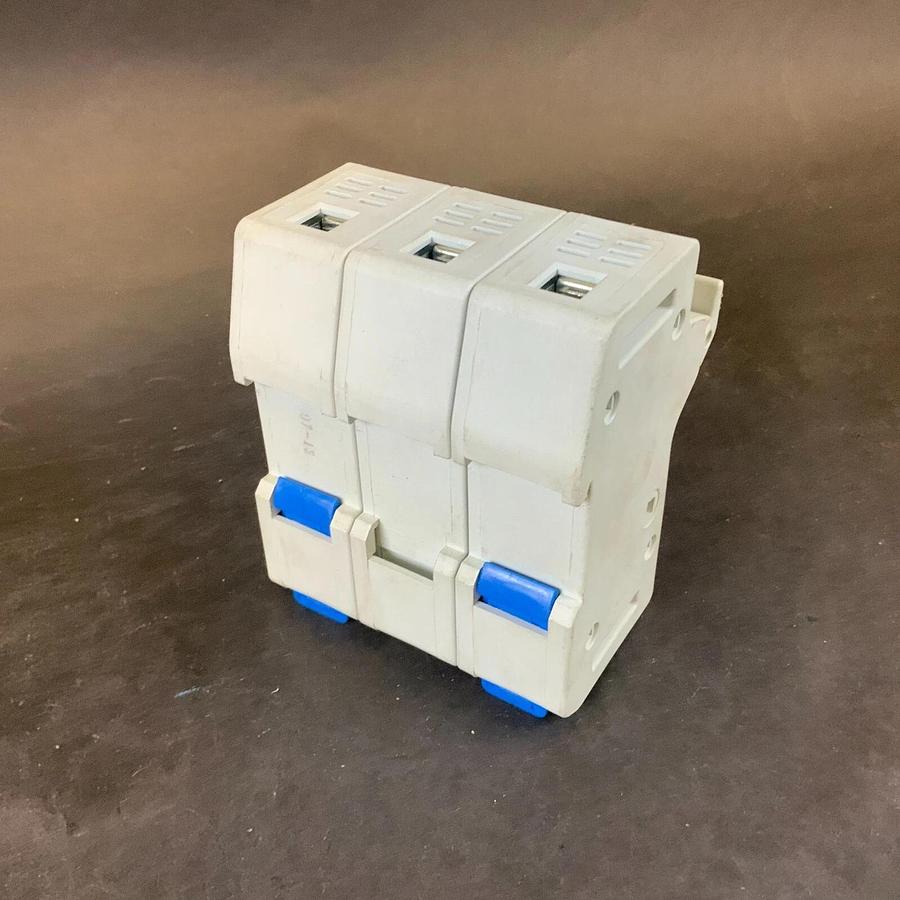 Used FERRAZ SHAWMUT US3J3 FUSE HOLDER ($15 OBO)