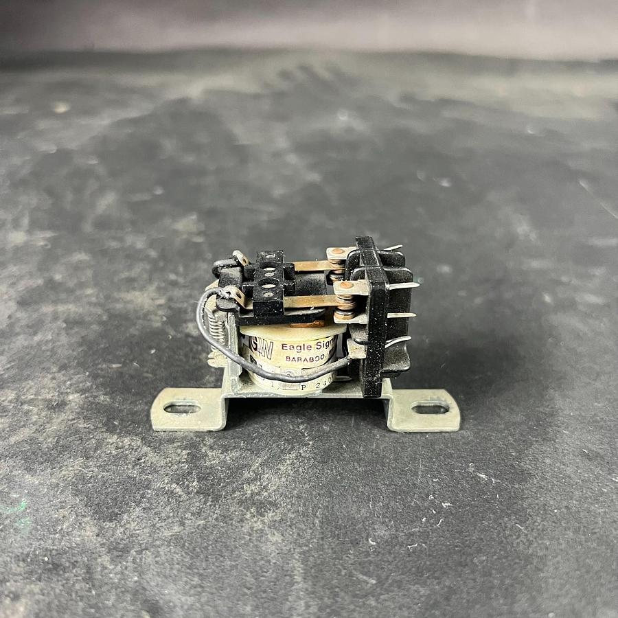 Used EAGLE SIGNAL 25E2CA12009 GENERAL PURPOSE RELAY ($8 OBO)