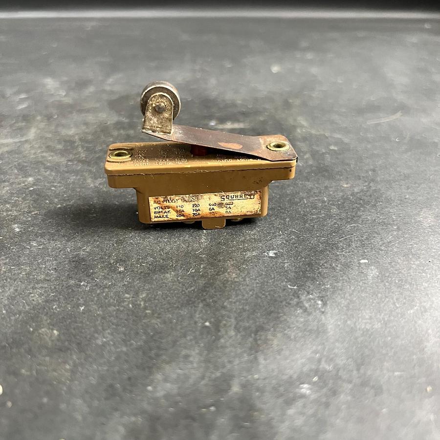 Used SQUARE D PILOT DUTY SNAP SWITCH ($20 OBO)