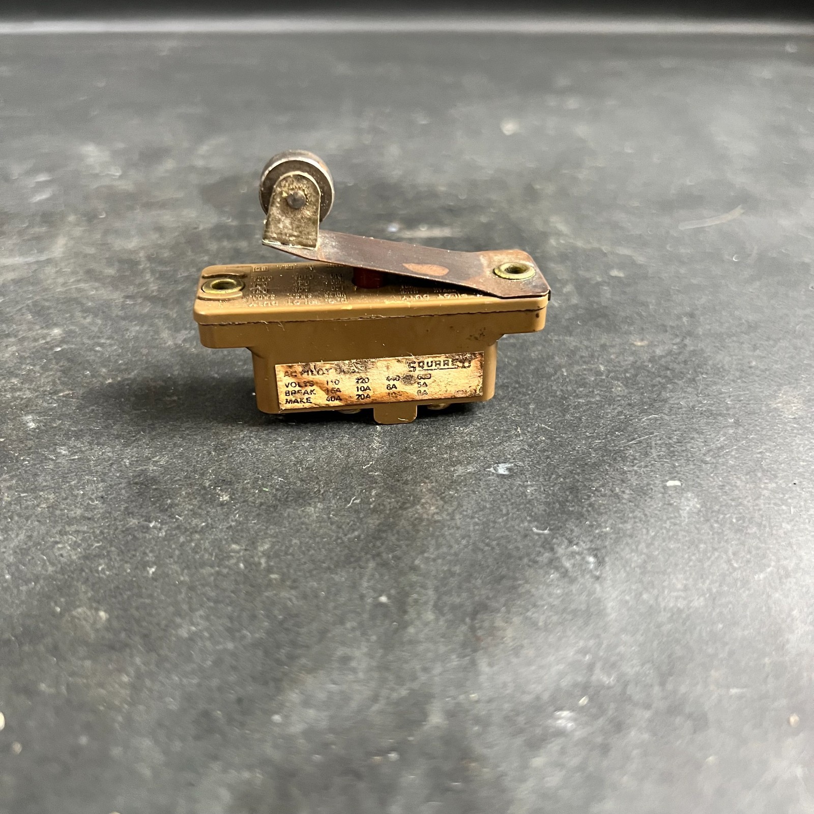 Used SQUARE D PILOT DUTY SNAP SWITCH ($20 OBO)
