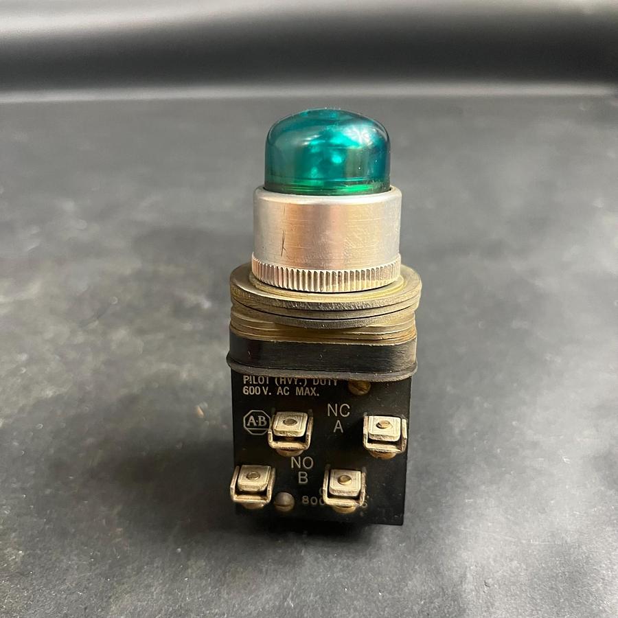 Used ALLEN BRADLEY 800T-PT16 GREEN PUSH BUTTON ($15 OBO)
